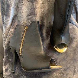 Mark and Maddux black leather Ankle boots w/ gold